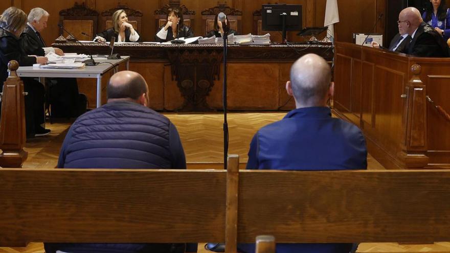 Los acusados, ayer en la Audiencia. | G. Santos