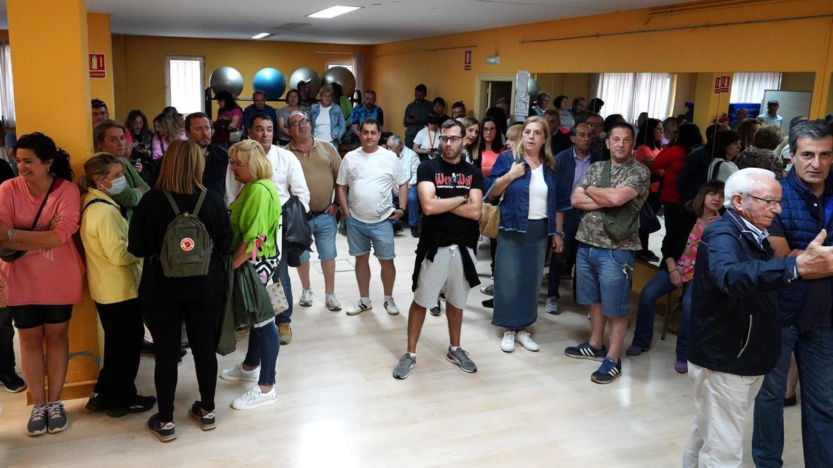 Varias decenas de vecinos de diferentes localidades del municipio leonés de Villaquilambre, se reúnen por la inminente apertura del Centro de Atención a Personas Migrantes de San Juan de Dios