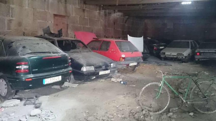 Las naves cedidas por Costas en Ojea sirven de depósito municipal de vehículos retirados de las calles. // Santos Álvarez