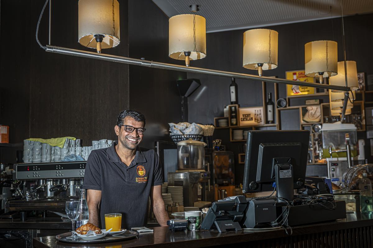 Amin Sheik fue un niño de calle en la India y ahora ha fundado una cafetería para niños en su situación.