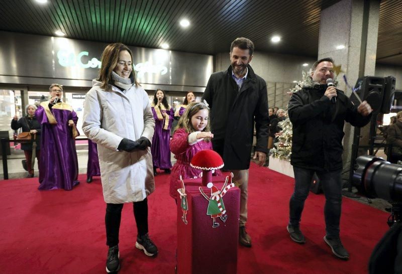 Encendida de luces en los centros comerciales de Zaragoza