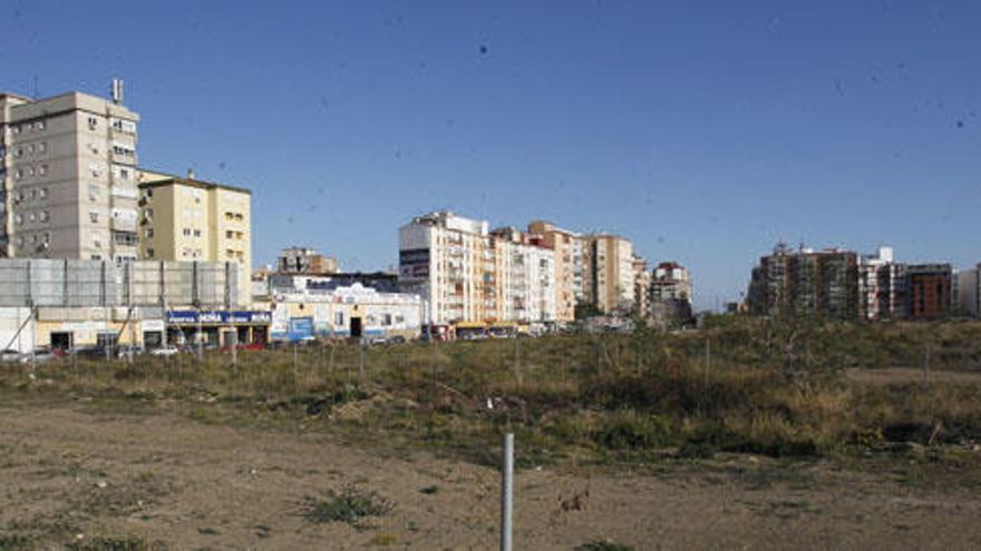 Los suelos que iban a dar paso a los primeros grandes rascacielos siguen convertidos en un gran páramo.