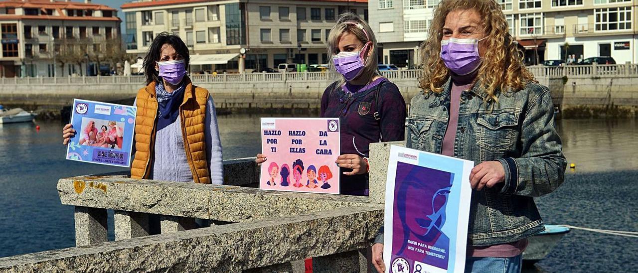 Las tres mujeres que han dado el paso de crear “Féminas en acción” en Vilanova. |   // NOÉ PARGA