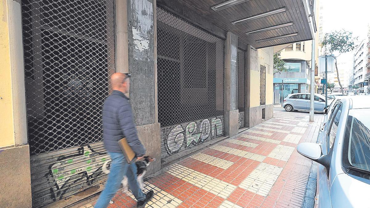 El cine Rex, este martes, tras la visita de las autoridades, técnicos y propiedad del inmueble.