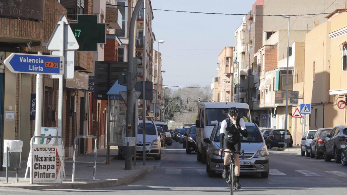 La avenida País Valencià en Bétera, donde se reduciría el tráfico por la ronda oeste.