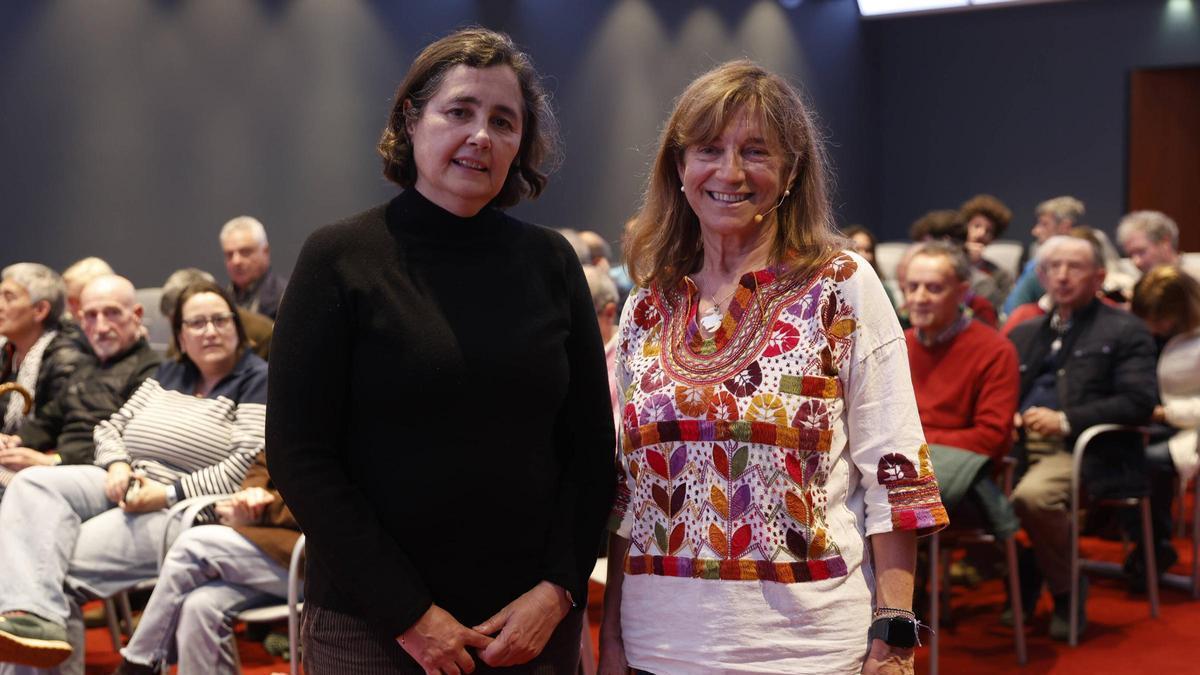 De izquierda a derecha, María Fernández y Anna Traveset, en el Club LA NUEVA ESPAÑA.