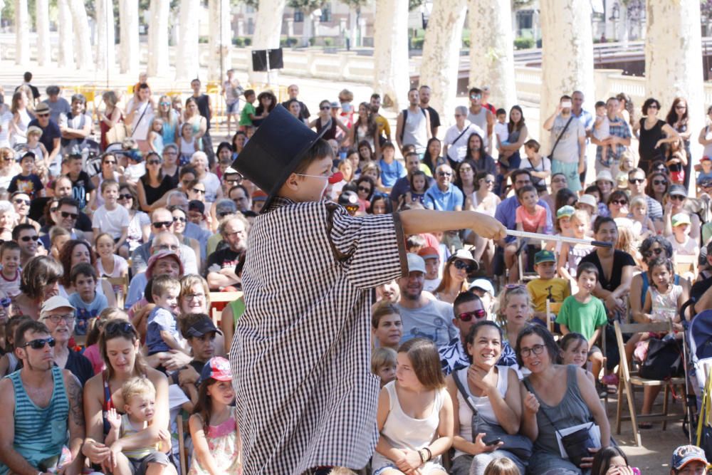 Fira del Circ al carrer de la Bisbal de l''Empordà