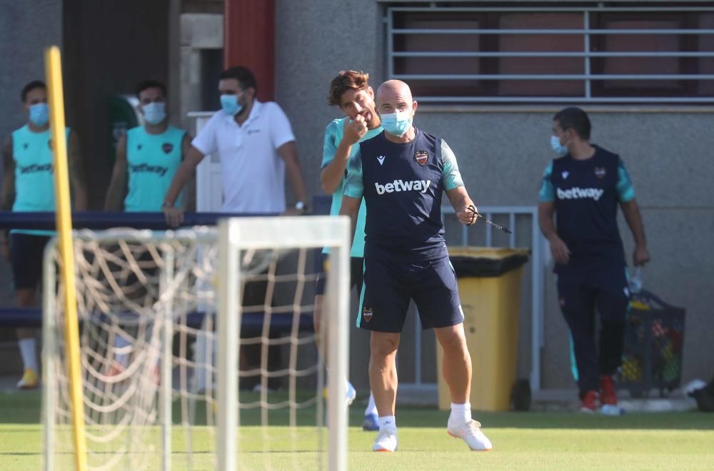 El Levante abre el entrenamiento a los medios