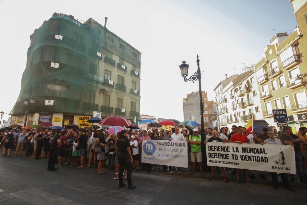 Los malagueños se manifiestan en defensa de La Mundial