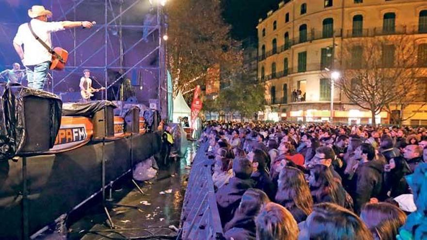 Durante la &#039;revetla&#039; habrá 8 plazas con conciertos.