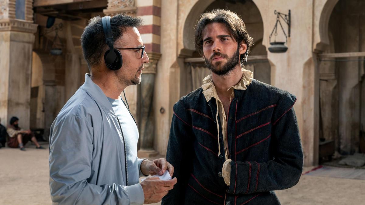 Un momento del rodaje de 'El Cautivo', película dirigida por Alejandro Amenábar sobre la vida de Cervantes, grabada en el Real Alcázar de Sevilla