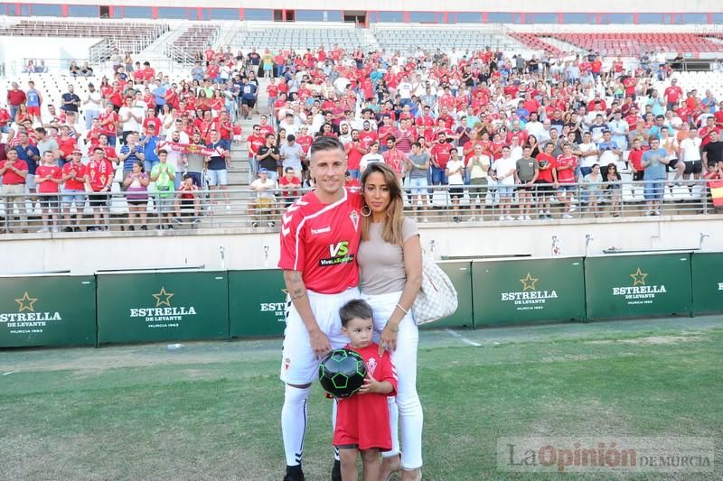 Presentación de Aquino