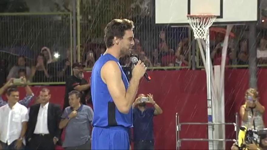 La lluvia obliga a suspender un acto de Pau Gasol en su antiguo colegio