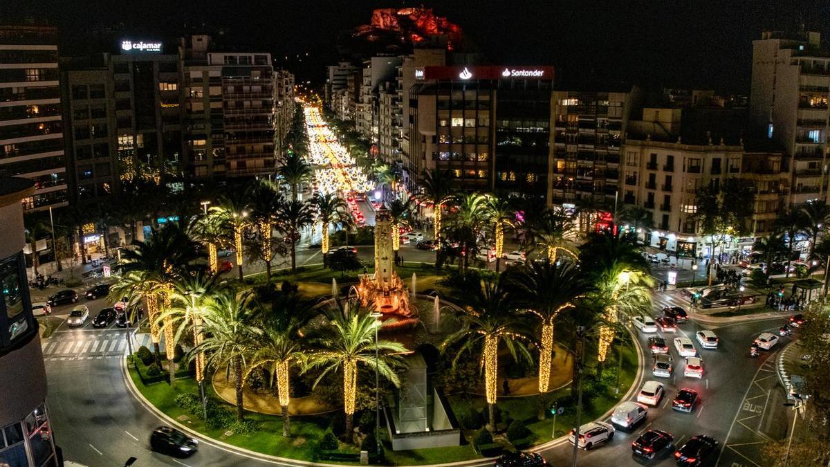 Las luces de Navidad inundan Alicante a vista de dron