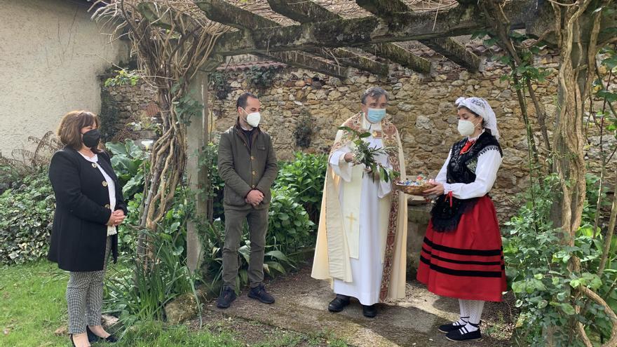 Virtual y en asturiano: así fue la bendición de los Güevos Pintos de La Pola