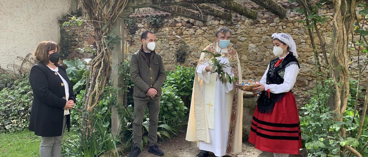 Virtual y en asturiano: así fue la bendición de los Güevos Pintos de La Pola