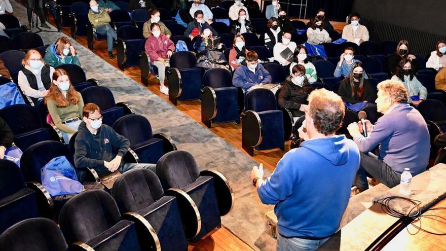 Encuentro con el alcalde en el Teatro Principal. | // RAFA VÁZQUEZ