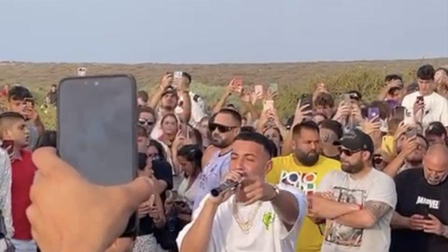 Denuncian a J Quiles ante Medio Ambiente por el concierto no autorizado en la playa de La Tejita