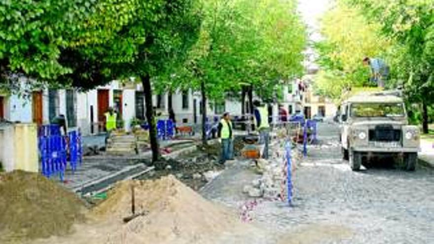 El Ayuntamiento agranda el aparcamiento de Abad Palomino