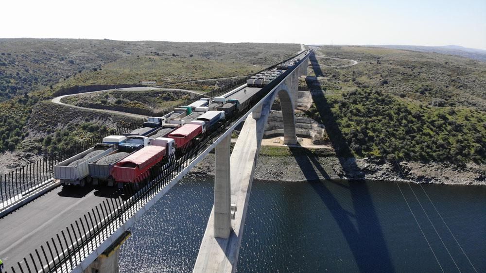 El viaducto del AVE sobre el río Tajo pasa el examen de carga