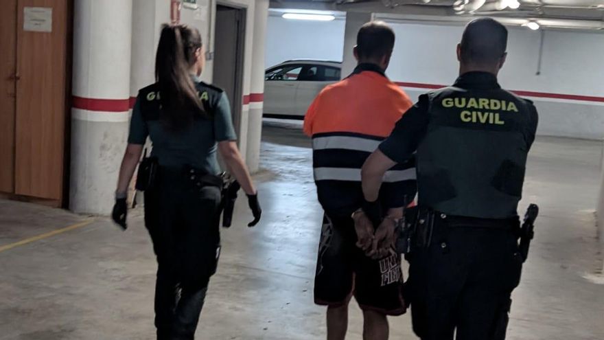 El detenido por robar en el interior de una vivienda de Carlet.