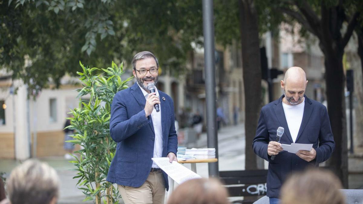 El alcalde de Palma, José Hila, abrió el acto que posteriormente presentó el actor Toni Gomila. | GUILLEM BOSCH