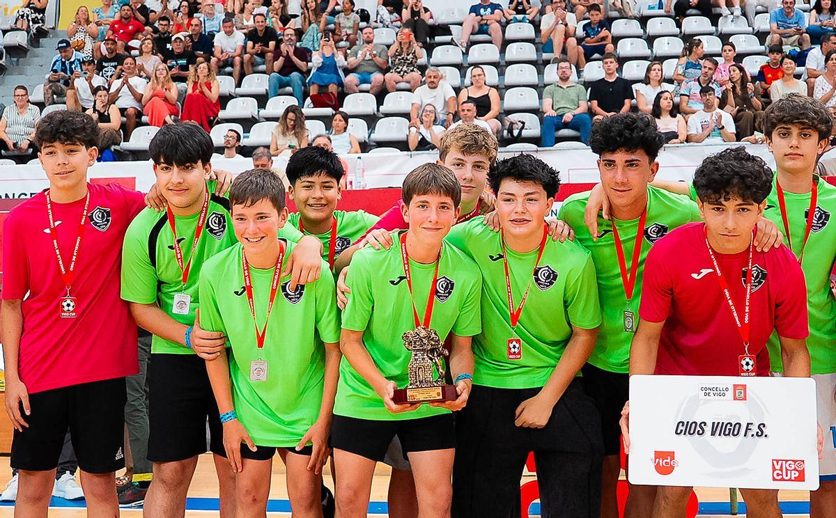 Trofeos del torneo Vigo Cup de fútbol sala
