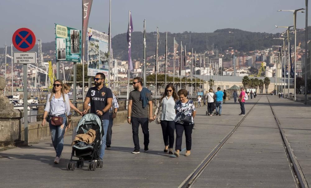 Turistas por el centro de Vigo