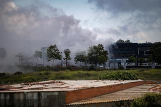 Bombers aseguran que la situación del incendio en Vilanova i la Geltrú continúa "estable"