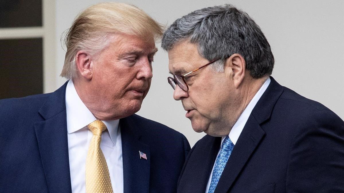 Donald Trump y el fiscal general de EEUU, William Barr, durante un acto en la Casa Blanca el pasado 11 de julio.