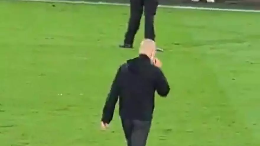 El cántico de los aficionados del City tras perder la Premier: "¡Un año más, Guardiola!"
