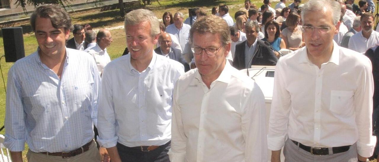 Desde la izquierda, Diego Calvo, Alfonso Rueda, Feijóo y Francisco Conde en un acto electoral del PP gallego.