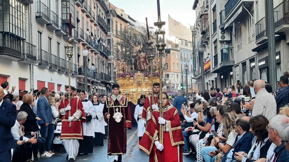Un momento de la procesión extraordinaria de Granada por el Encuentro de Semana Santa en el que Crevillent participó