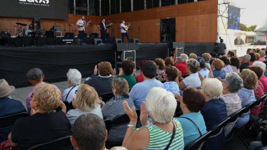 Los mayores de La Laguna protagonizan la jornada en la plaza del Cristo