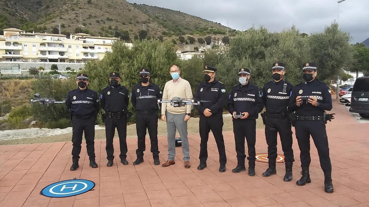 Presentación de la nueva Unidad Águila de la Policía Local de Benalmádena, equipada con drones.