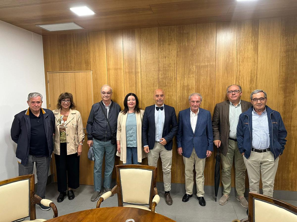 Antonio Hurtado con los miembros de la Fundación Córdoba Futura.