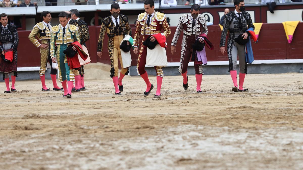 Toreros sobre el impracticable ruedo de Las Ventas