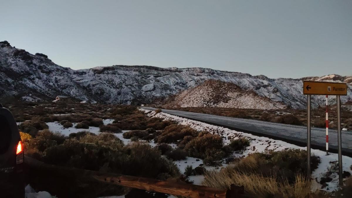 Así amanece el Teide este viernes tras el paso de la borrasca Therese por Tenerife Así amanece el Teide este viernes tras el paso de la borrasca Therese por Tenerife