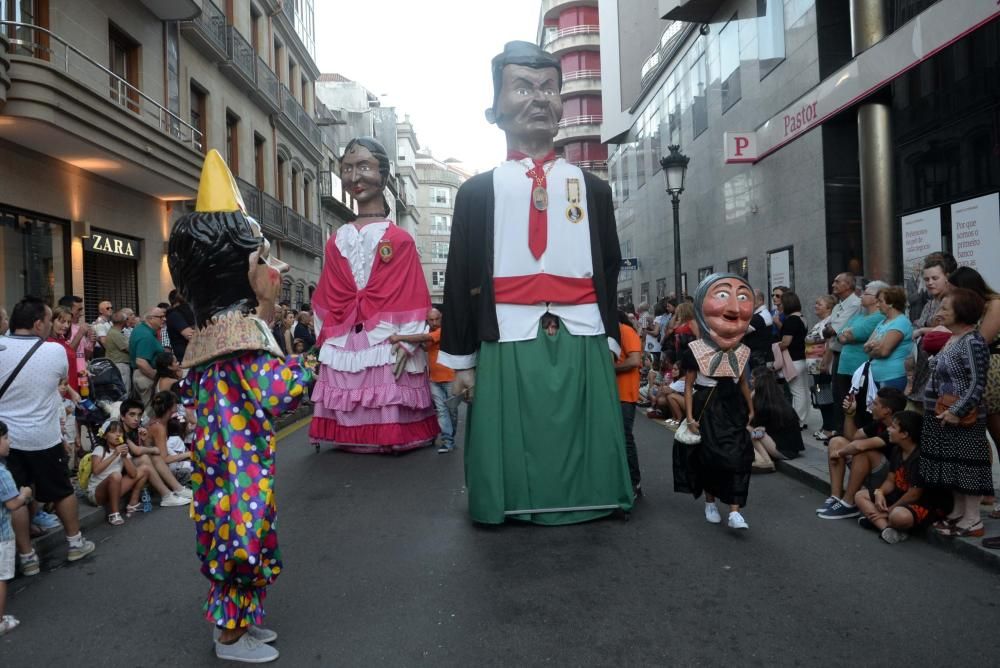 El Concello da un impulso al desfile de carrozas con más composiciones y una mejoría estética