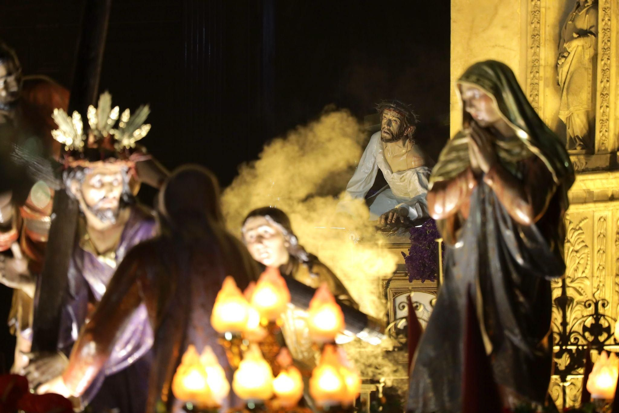 En imágenes | Zaragoza se conmueve con el 'Encuentro' de Jesús del Calvario y la Virgen de los Dolores