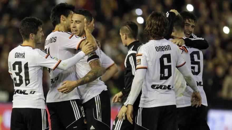 El equipo de Nuno celebra la última victoria ante el Real Madrid