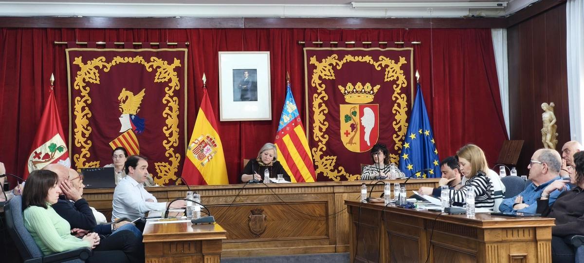 Imagen del pleno en el que se aprobó el préstamo para financiar inversiones en Vinaròs.