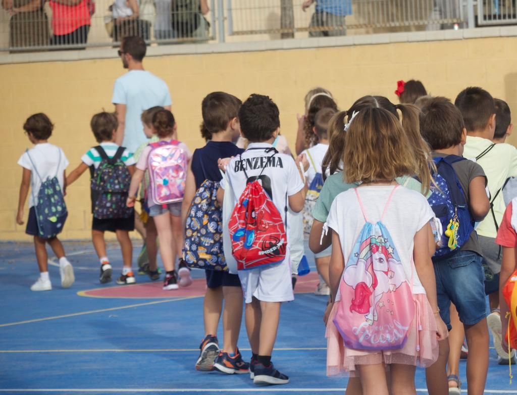 Así se ha vivido la vuelta al cole en las calles y colegios de Alicante