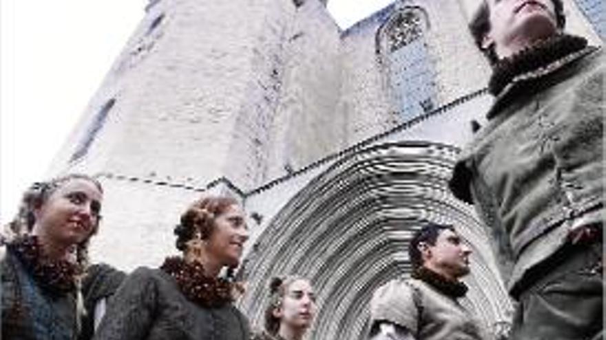 Figurants de Braavos a la plaça dels Apòstols de Girona.