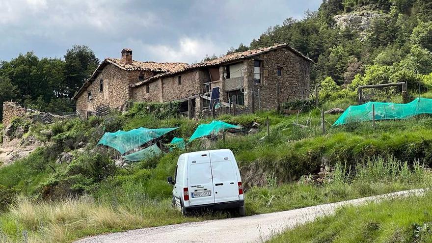 Els Mossos neutralitzen un home atrinxerat en una masia de Les Llosses