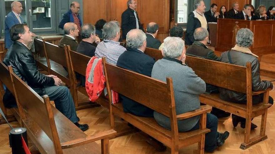 Los acusados, ayer durante la celebración del juicio en Pontevedra.