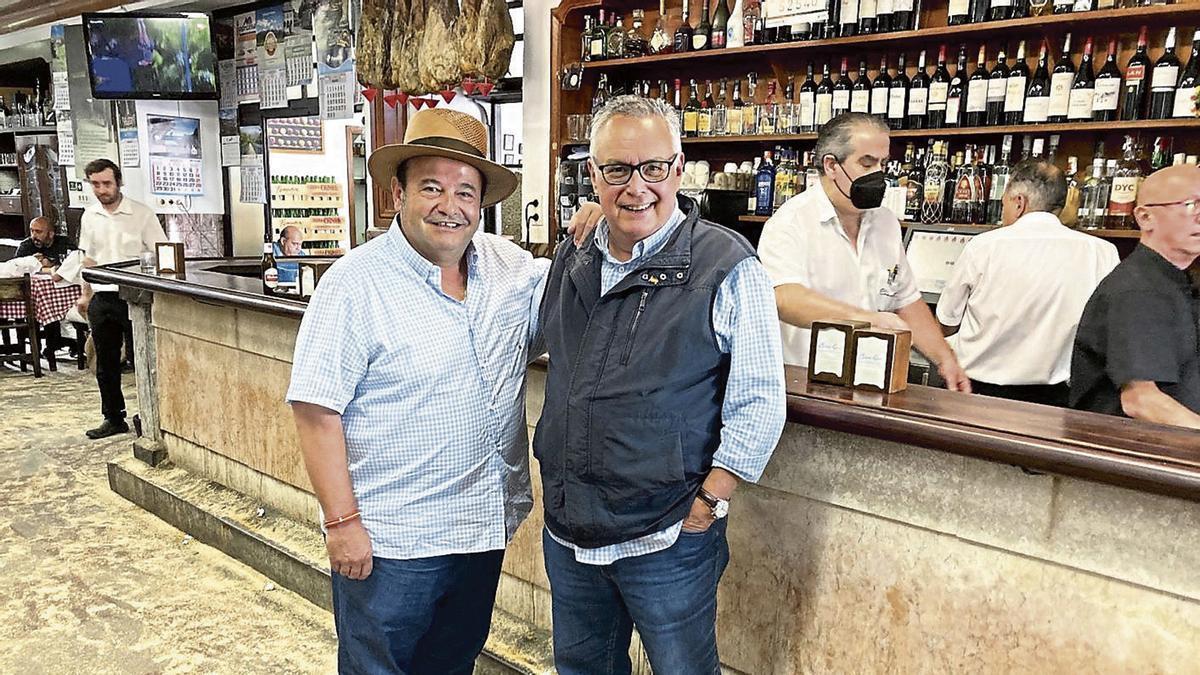 José Gómez «Joselito» y Juan García, en Casa Lin. | F. L. J.