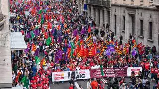 Miles de personas marchan en Barcelona por la reducción de jornada: "La meta es trabajar 4 días"