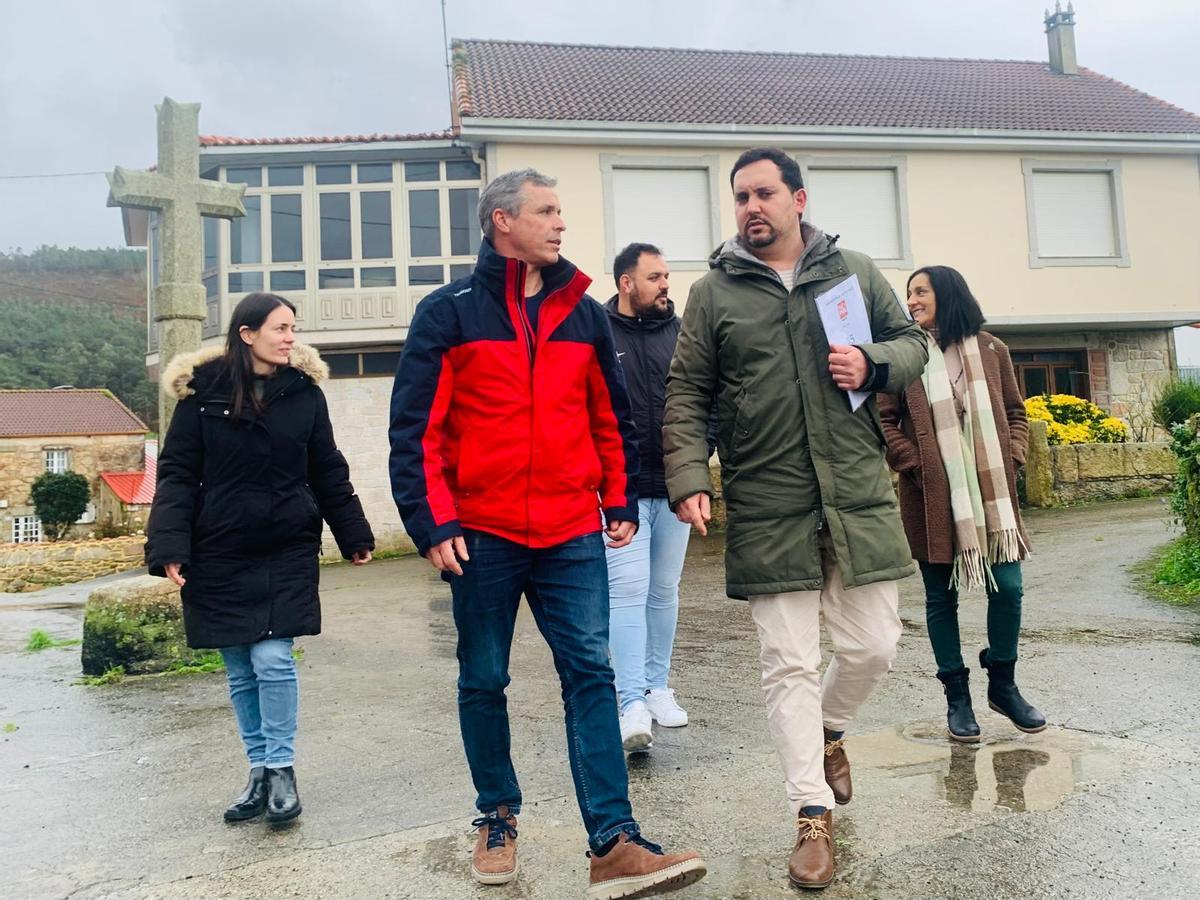 Concelleiros socialistas en Leis, onde presentaron as propostas.