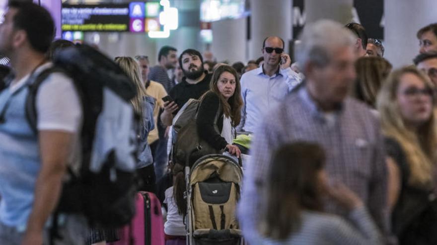 AENA achaca los 4 vuelos cancelados hoy en Palma a &quot;motivos operacionales&quot; de las compañías